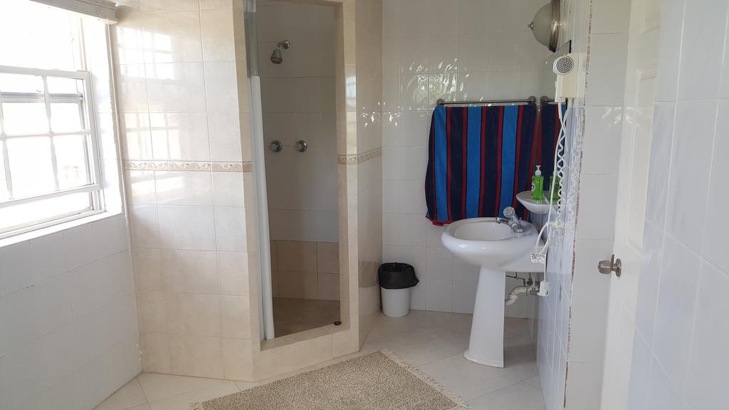 Worthing Beach Apartments Bridgetown Bagian luar foto