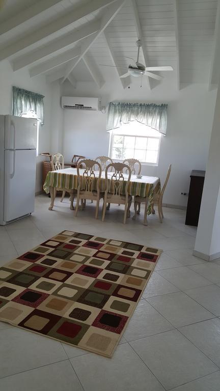 Worthing Beach Apartments Bridgetown Bagian luar foto