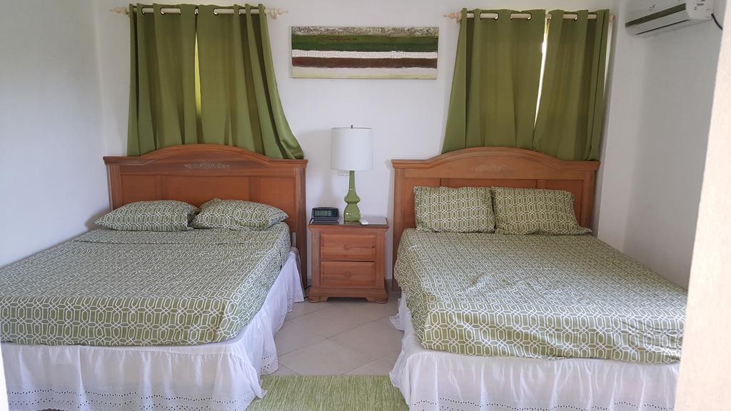 Worthing Beach Apartments Bridgetown Bagian luar foto