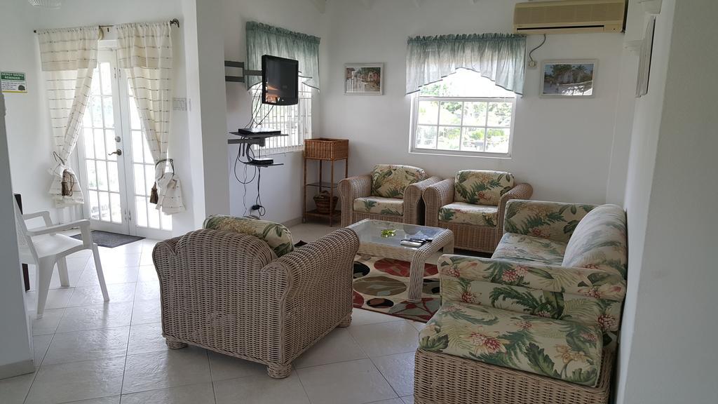 Worthing Beach Apartments Bridgetown Bagian luar foto