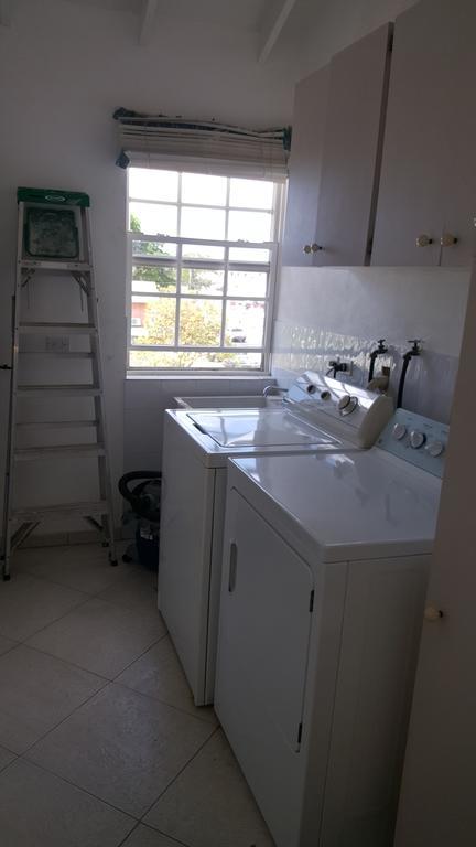 Worthing Beach Apartments Bridgetown Bagian luar foto